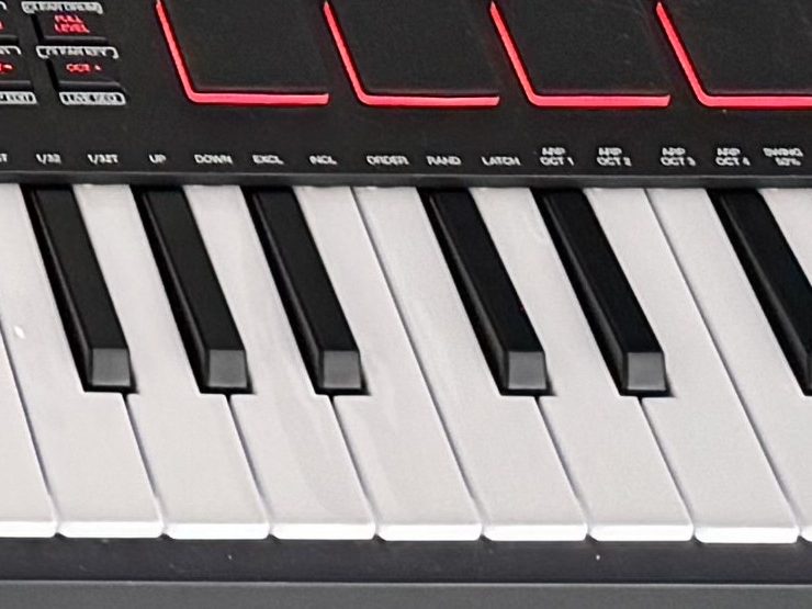 Akai MPK Mini Plus